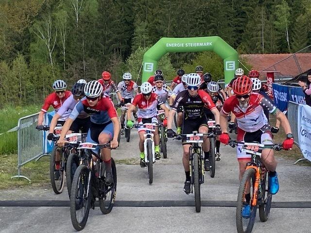 55 Teilnehmerinnen und Teilnehmer nahmen die Strecker und um den Pibersteinersee in Angriff. | Foto: CC Biker