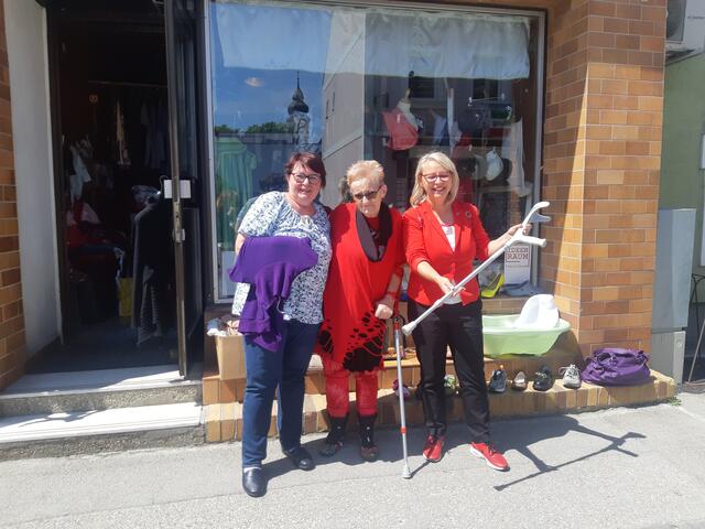 Edith Haider, Gerti Zöchlin und Bürgermeisterin Marion Török. | Foto: Marika Ofner