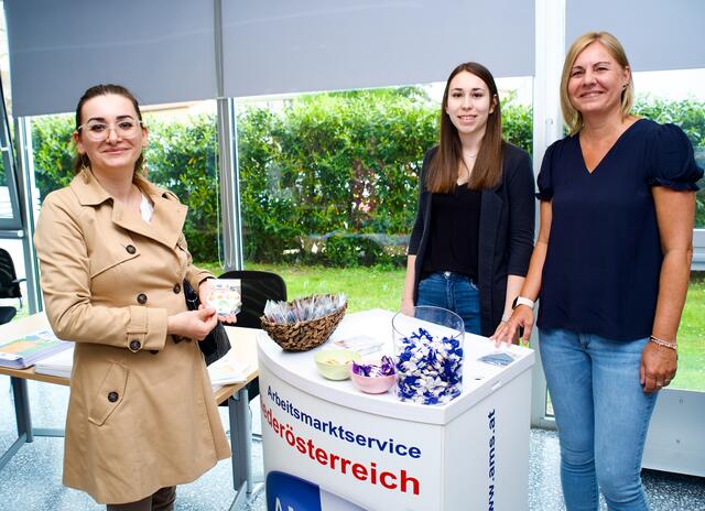 Petra Zwinz (r.) und Lisa Windbacher (M., beide AMS) und Petra Weninger (l.). 