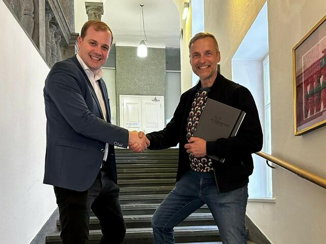 Patrick Jonke gratuliert Michael Gussnig zu seiner neuen Funktion. | Foto: Team Kärnten