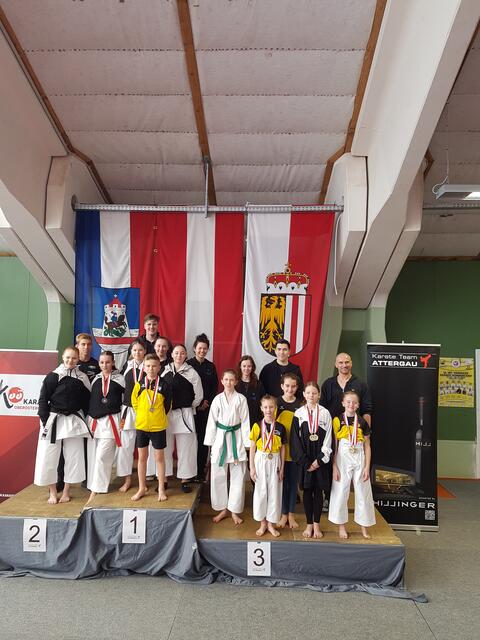 Die Athletinnen und Athleten können sich über die tollen Erfolge freuen | Foto: Frieways Karateklub
