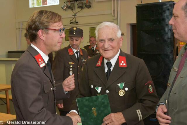 Wurde für 70 Jahre Mitgliedschaft ausgezeichnet HFM Johann Preißler von der FF Preßguts | Foto: Gerald Dreisiebner