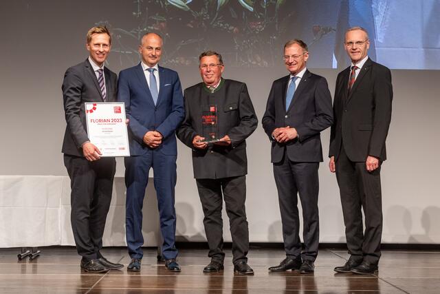 BezirksRundSchau-Chefredakteur Thomas Winkler, Robert Hiesmayr (ORF), Arnold Bauer, Landeshauptmann, Othmar Nagl (OÖ Versicherung). | Foto: BRS/Pils