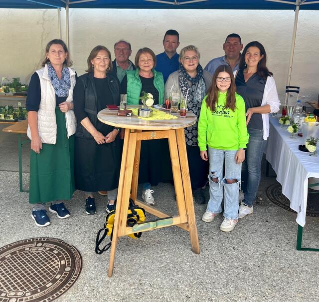 Silvia Glavanits, Maria Obradovits, GR Rudolf Glavanits, Klaudia Schwentenwein, GV Jürgen Monsberger, Gemeindeparteiobfrau Michaela Benczak, GR Josef-Eros Braunsdorfer, LAbg. Melanie Eckhardt, Leonie Braunsdorfer | Foto: ÖVP Sigleß