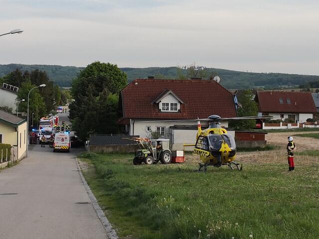 Der Rettungshubschrauber war vor Ort.  | Foto: FF Sieghartskirchen, Brandstätter A.