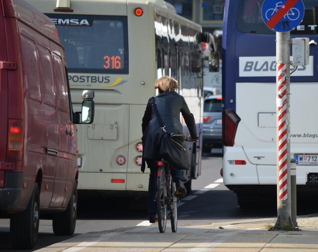 Gefährliche Szenen wie diese sollen ab Herbst 2024 der Vergangenheit angehören. | Foto: Radlobby Linz