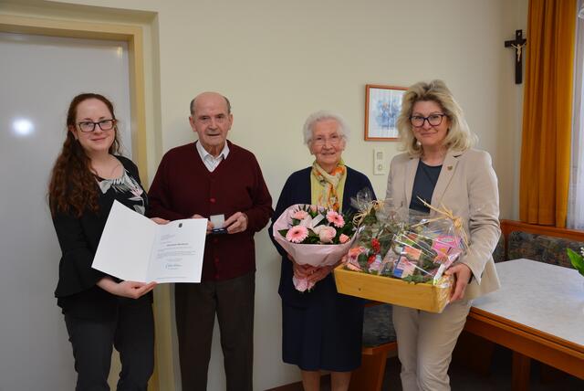 BH Bruck/Leitha Katharina Welzig-Kopelent, das Ehepaar Sperber, Vize-Bürgermeisterin Renate Terkola v.l.n.r | Foto: Gemeinde Ebergassing-Wienerherberg