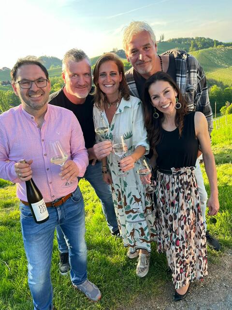 In "Aperitivo"-Feierlaune (v.l.): Stefan und Heidi Potzinger, Christina Dow, Harald Pekar, Peter Karner | Foto: Apresvino bzw. Conny Leitgeb