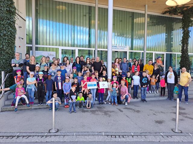 Über 80 TeilnehmerInnen waren bei der ersten Virger Familienbusreise nach Klagenfurt dabei. | Foto: Gemeinde Virgen