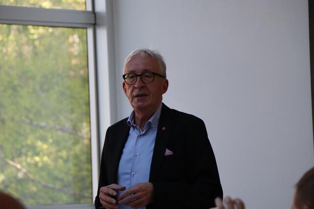 Bgm. Herbert Mayer berichtete über die aktuellen Themen. | Foto: Othmar Kolp