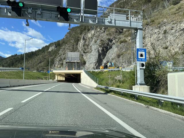Abschluss der Arbeiten: Bei der alten Röhre des Perjentunnel werden die Portalgebäude saniert. | Foto: Othmar Kolp