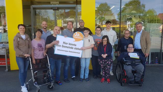 In Kirchbach im Gespräch mit Bürgermeister Anton Prödl (r.) | Foto: LNW