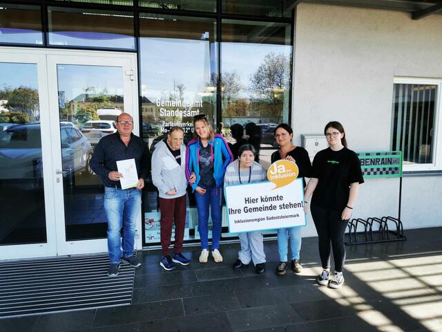 In Halbenrain am Gemeindeamt bei Gerhard Kern (l.) | Foto: LNW