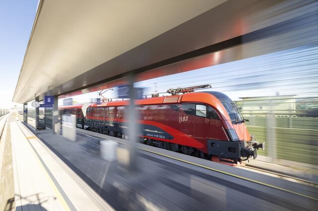 Wegen Personen im Gleisbereich kam es zu einem Stillstand im Zugverkehr. | Foto: ÖBB / Harald Eisenberger