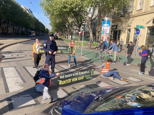 Eine Aktion gab es am Praterstern. | Foto: Letzte Generation Österreich