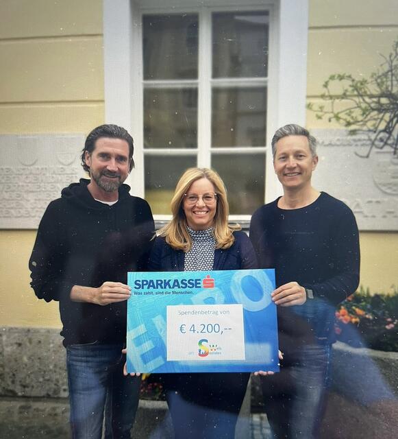 (v.l.) Angelo Rigotti, Christa Raggl-Mühlberger und Markus Hochsteiner freuen sich, das Soziale Wohnen in Wels aktiv unterstützen zu können. | Foto: Christa Raggl-Mühlberger