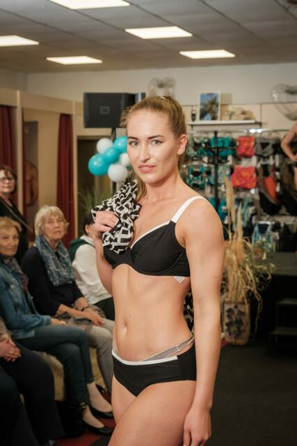 Melanie Gassner präsentierte Bikinis. | Foto: fotografico.at