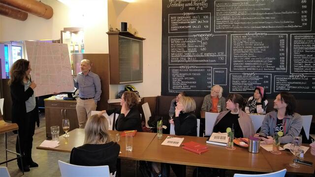 Bei einer Veranstaltung in der "Wäscherei" präsentierten die Neos Josefstadt kürzlich News zum Projekt Supergrätzl.  | Foto: Neos Josefstadt