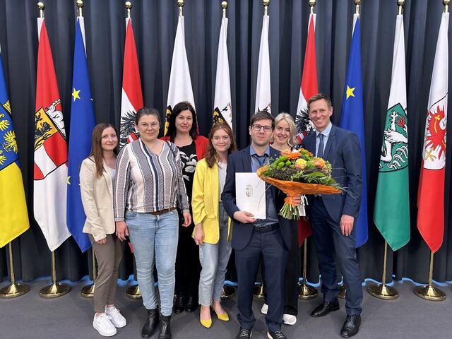 Die BezirksRundSchau-Kolleg:innen gratulierten dem Perger Redaktionsleiter Michael Köck zum Eduard-Ploier-Journalistenpreis. | Foto: BezirksRundSchau