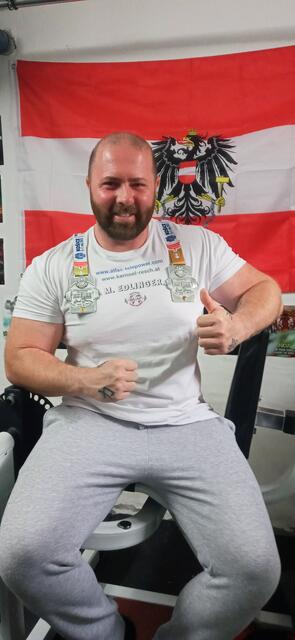 Manuel Edlinger holte sich den ersten Platz im Kreuzheben und den dritten Platz im Bankdrücken bei den internationalen slowakischen Staatsmeisterschaften in Kosice. | Foto: Manuel Edlinger