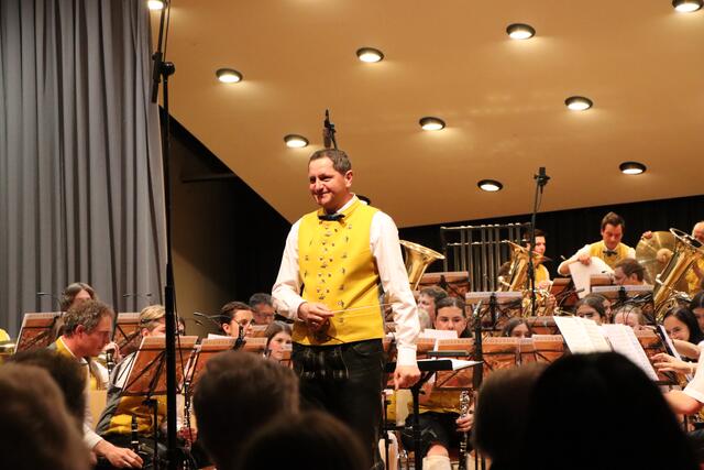 Kapellmeister Christian Zangerle sorgte für ein anspruchsvolles und abwechslungsreiches Konzertprogramm. | Foto: Othmar Kolp