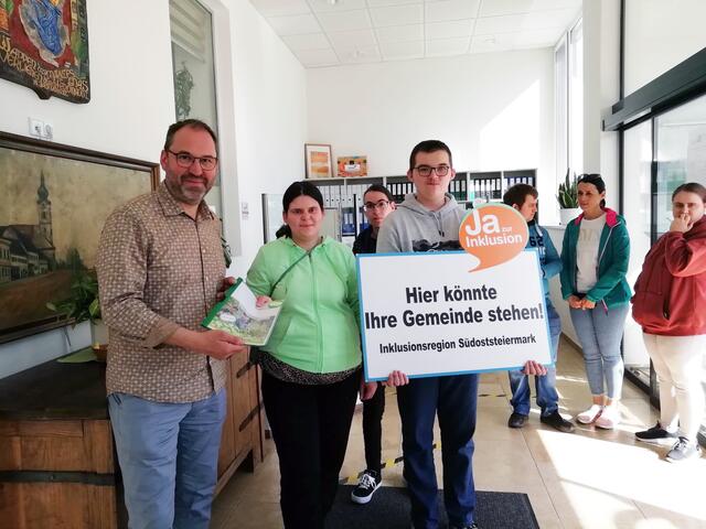 Bei Vizebürgermeister Alois Sommer (l.) in Gnas  | Foto: LNW