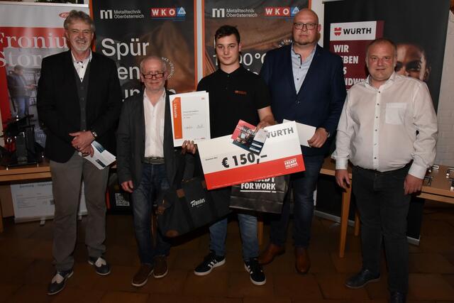 Roman Müller (Fa. Fronius) Alois Hinterer und Christian WATZENBÖCK (1. Platz Stahlbautechnik), Markus Oberdacher und Gerald Blaschke (Fa. Würth) | Foto: Alois Braid / BS Schärding