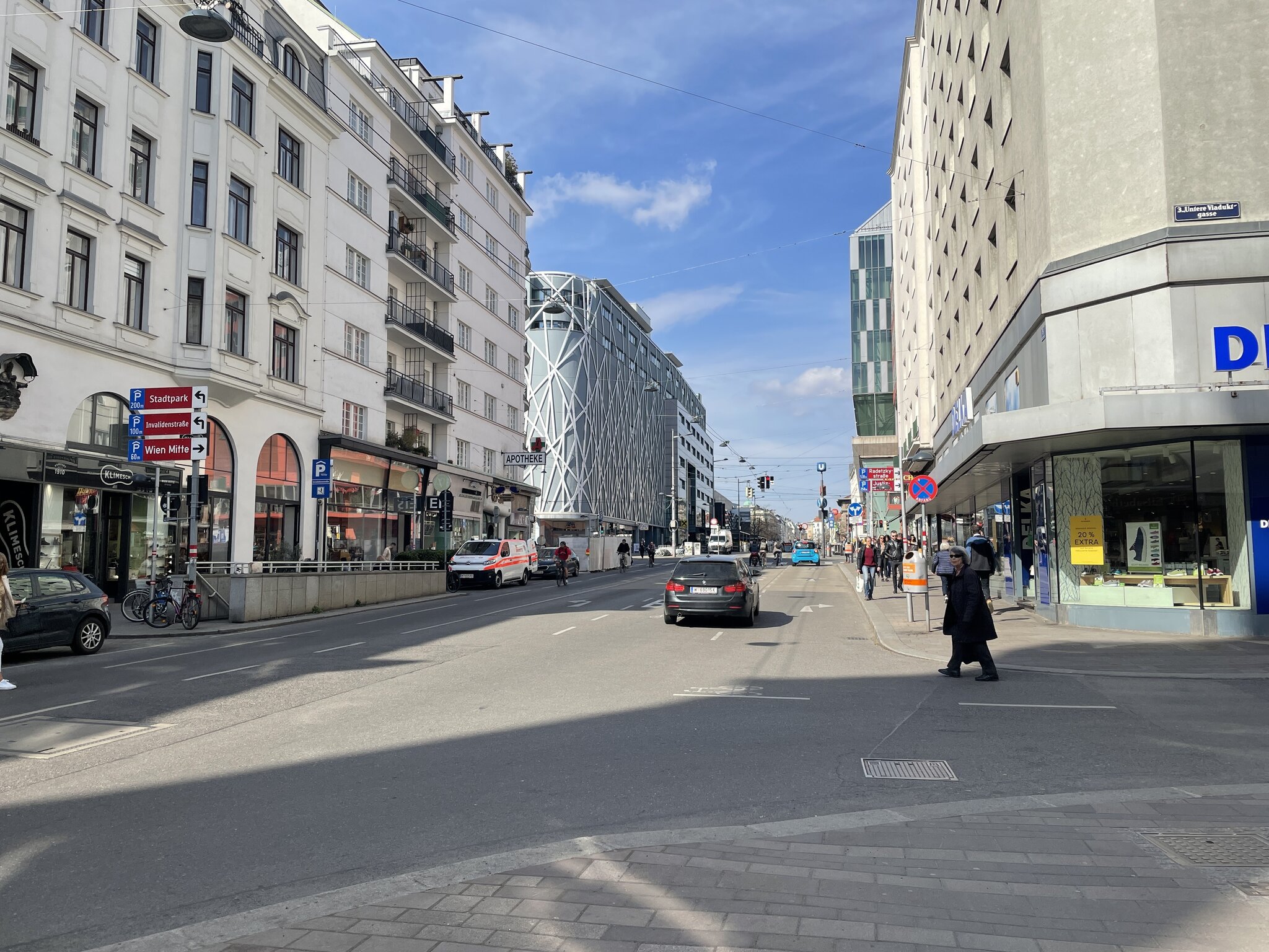 Neue Land Strasse