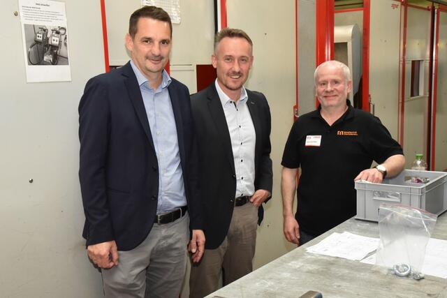 Direktor David Breitwieser (BS Wels 1), Direktor Jürgen Schinagl (BS Schärding) und Bewerbsleiter und Landes- bzw. Bundeslehrlingswart Alois Hinterer. | Foto: Alois Braid / BS Schärding
