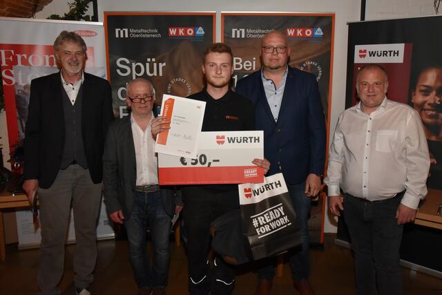 Roman Müller (Fa. Fronius) Alois Hinterer und Felix FASCHANG (3. Platz Maschinenbautechnik), Markus Oberdacher und Gerald Blaschke (Fa. Würth) | Foto: Alois Braid / BS Schärding