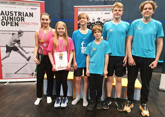 vlnr: Gioia D’Alonzo, Polina Kochatova, Ivan Kochetov, Andi Kuhnert, Leon Vedra und Arseniy Maltsev | Foto: Squash Union