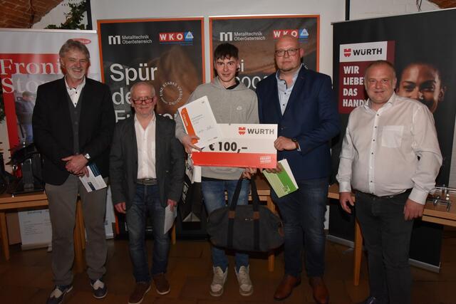 Roman Müller (Fa. Fronius) Alois Hinterer und Samuel ZECHMEISTER (2. Platz Maschinenbautechnik), Markus Oberdacher und Gerald Blaschke (Fa. Würth) | Foto: Alois Braid / BS Schärding