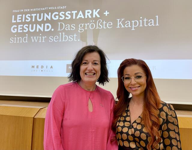 FidW-Bezirksvorsitzende der Welser Sadt Sybille Prähofer und Nicole Maria Mack führten durch den Abend. | Foto: BRS