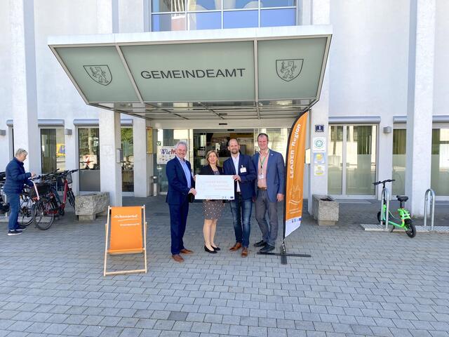 Mobilität ist Trumpf mit Landtagspräsidenten Karl Wilfing, Regionssprecher Thomas Speigner sowie Sonja Eder und Günther Laister von der LEADER-Region. | Foto: LEADER