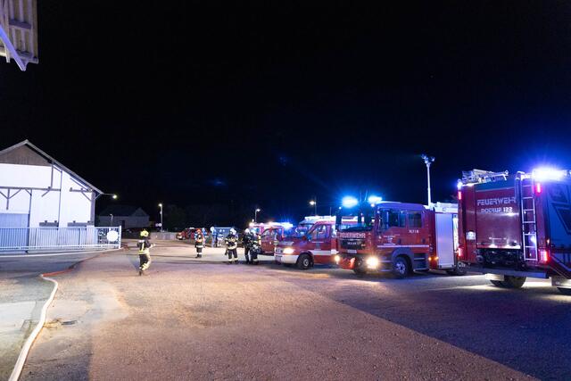 70 Mitglieder mit 15 Fahrzeugen aus 6 Feuerwehren waren im Einsatz. | Foto: BFKDO Hollabrunn