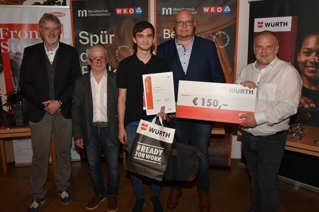 Roman Müller (Fa. Fronius) Alois Hinterer und Fabian SPITZER (1. Platz Maschinenbautechnik), Markus Oberdacher und Gerald Blaschke (Fa. Würth) | Foto: Alois Braid / BS Schärding
