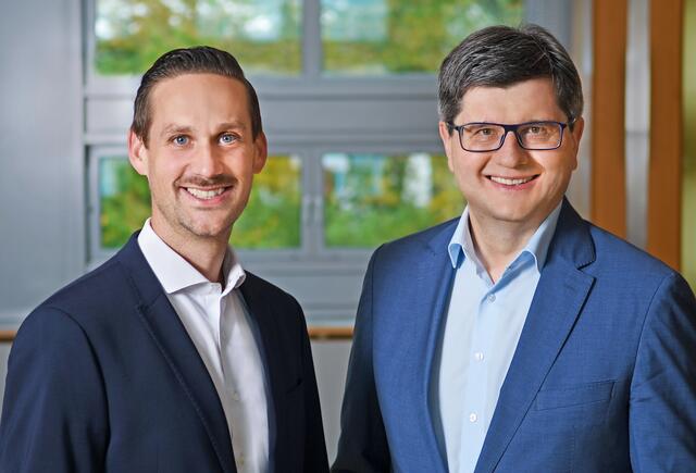 Leiter der WKO und des WIFIs in Wels, Thomas Brindl und Franz Edlbauer, Obmann der WKO Wels, sind überzeugt von dem Online-Kursprogramm.  | Foto: WKO Wels