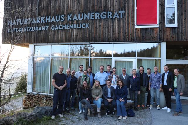 24. Vollversammlung des Naturparkvereins Kaunergrat im Naturparkhaus am Gachen Blick. | Foto: Othmar Kolp