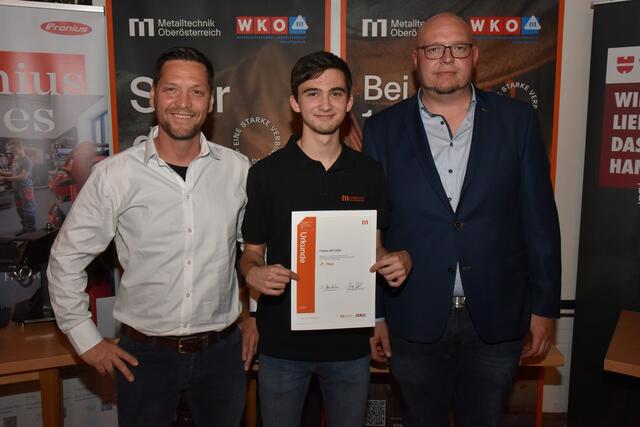 Fa. Faschang mit Christian WATZENBÖCK (1. Platz Stahlbautechnik) | Foto: Alois Braid / BS Schärding