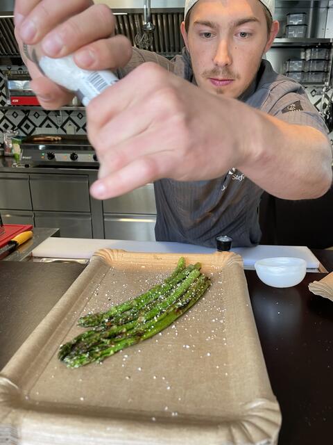 Auch gebratener Spargel ist eine wichtige Zutat für Stefans Gerichte. | Foto: sg