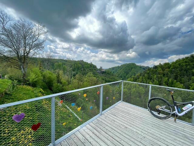 Einen herrlichen Ausblick gibt es bei der Jahresstiege.