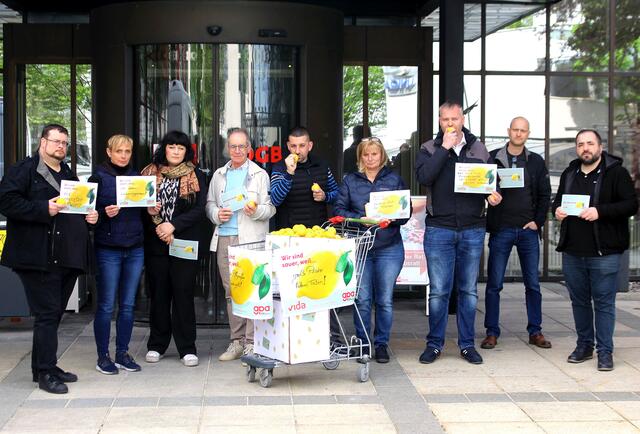 Vertreter der Gewerkschaften GPA & vida gemeinsam mit Betriebsräten aus der Pflege und Betreuung | Foto: ÖGB Salzburg