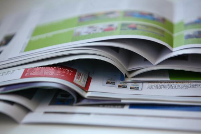 Auch Zeitungen und Zeitschriften haben heutzutage nicht ausgedient, sie liefern oft genauere Hintergrundinformationen. | Foto: Jager