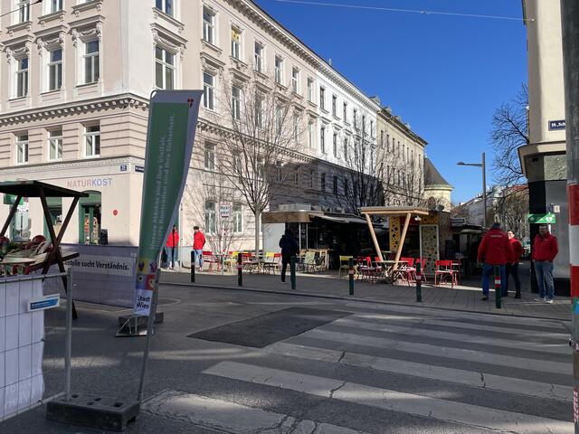 Das Kreuzungsplateau Schul-/Kutschkergasse wird angehoben. Motorisierter Individualverkehr darf dann bald nicht mehr hier durch. | Foto: Johannes Reiterits