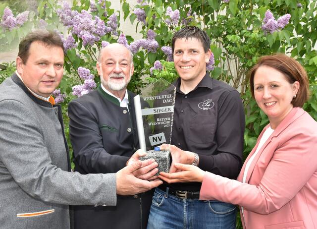 DAC-Champion: Weinbauverein Retz Hannes Graf, Walter Koinegg NV Versicherung, Erik Puhr vom Weingut Puhr in Obermarkersdorf, Kerstin Schüller | Foto: Herbert Schleich
