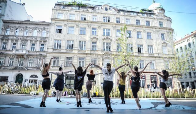 Wie man mit High Heels richtig abshakt, lernt man am 15. Juni. | Foto: Kulturverein Neubau tanzt