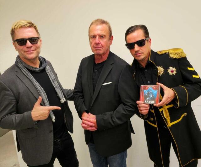 Udo Huber und (M.) und Falco-Darsteller Michael Patrick Simoner (r.) bei Austrovinyl in Fehring. | Foto: Gery Richter