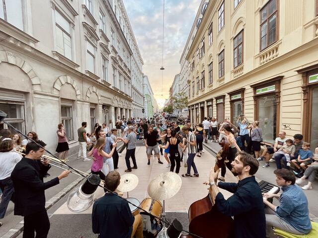 Am 8. Juni wird zu Live-Musik Lindy Hop getanzt. | Foto: Kulturverein Neubau tanzt