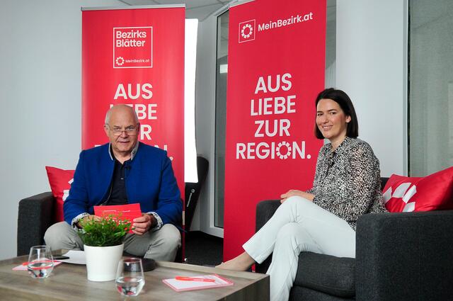 Barbara Thaler bei der Telefonstunde bei den RegionalMedien Tirol mit CR Sieghard Krabichler  | Foto: Hassl