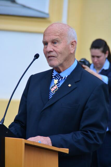 Paul Ganzenhuber, Obmann des Freundeskreises Stift Stams dankte dem Jubilar für dessen Arbeit für das Stift und das Skigymnasium.